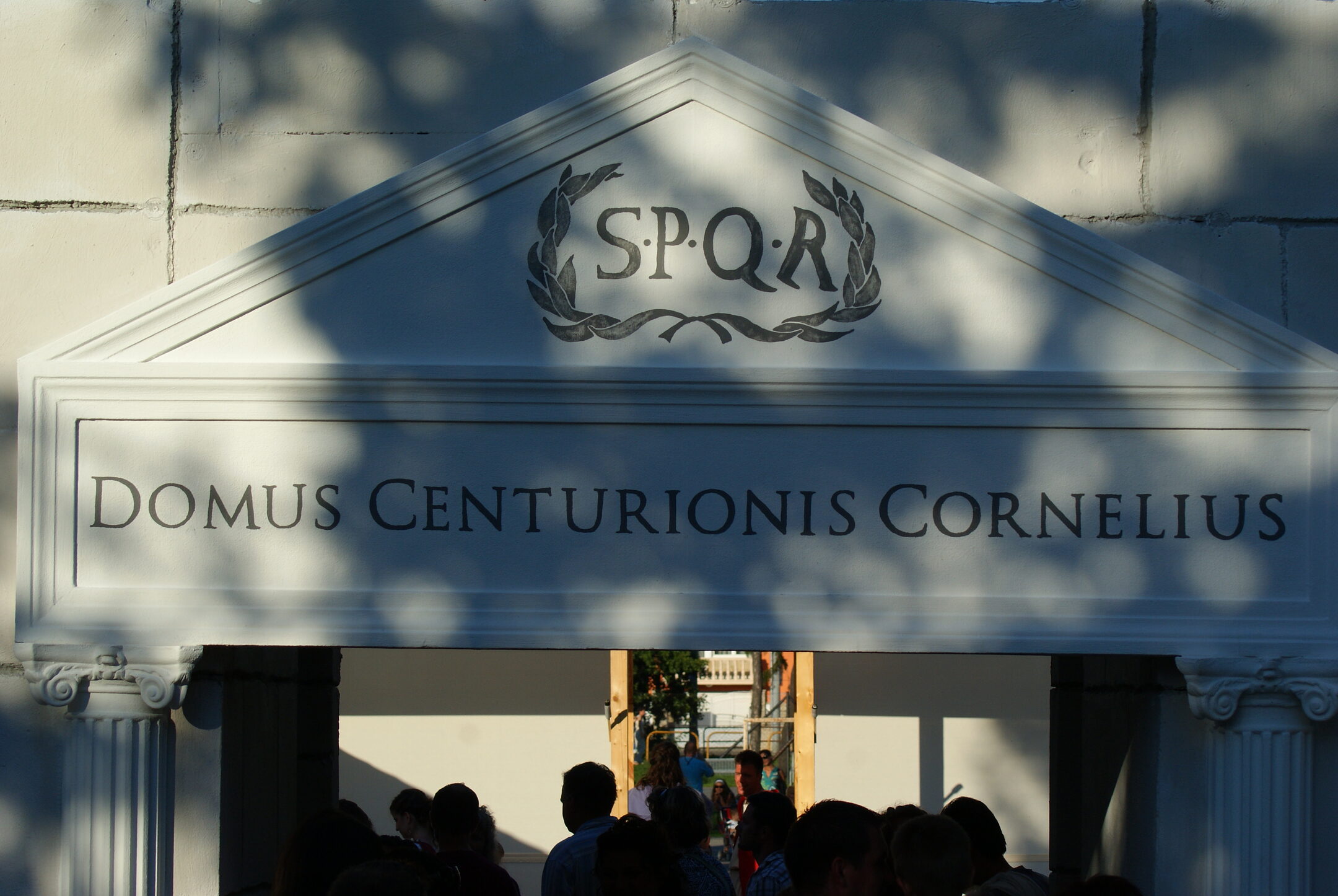 A Domus Centurionis Cornelius bejárata a Savaria Történelmi Karneválon